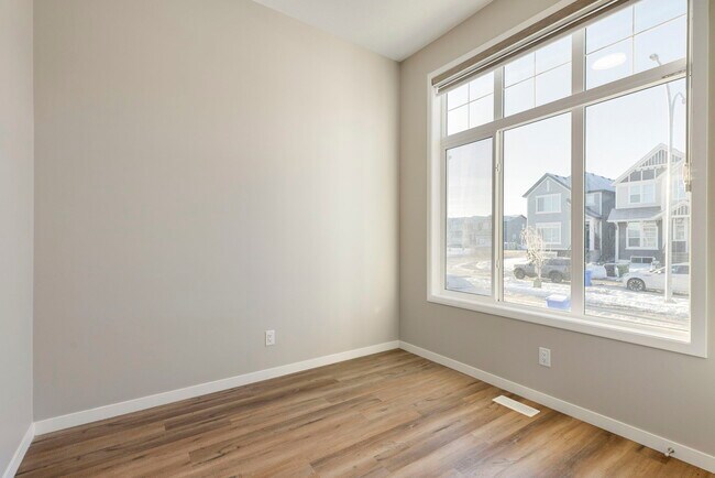 Photo - 110 Magnolia Vw SE