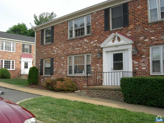 Building Photo - 2405 Barracks Ct Unit 3 Rental