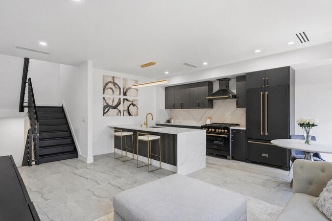 Building Photo - 9 Minerva St Unit 2
