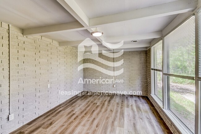 Photo - 3920 Parkwood Rd