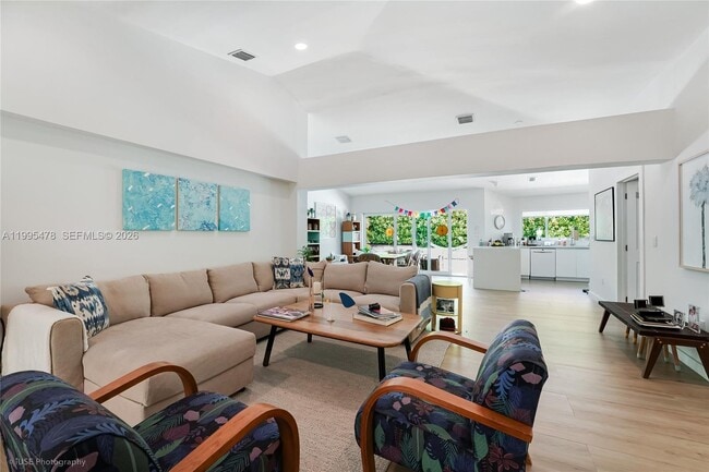 Photo - 560 Hampton Ln