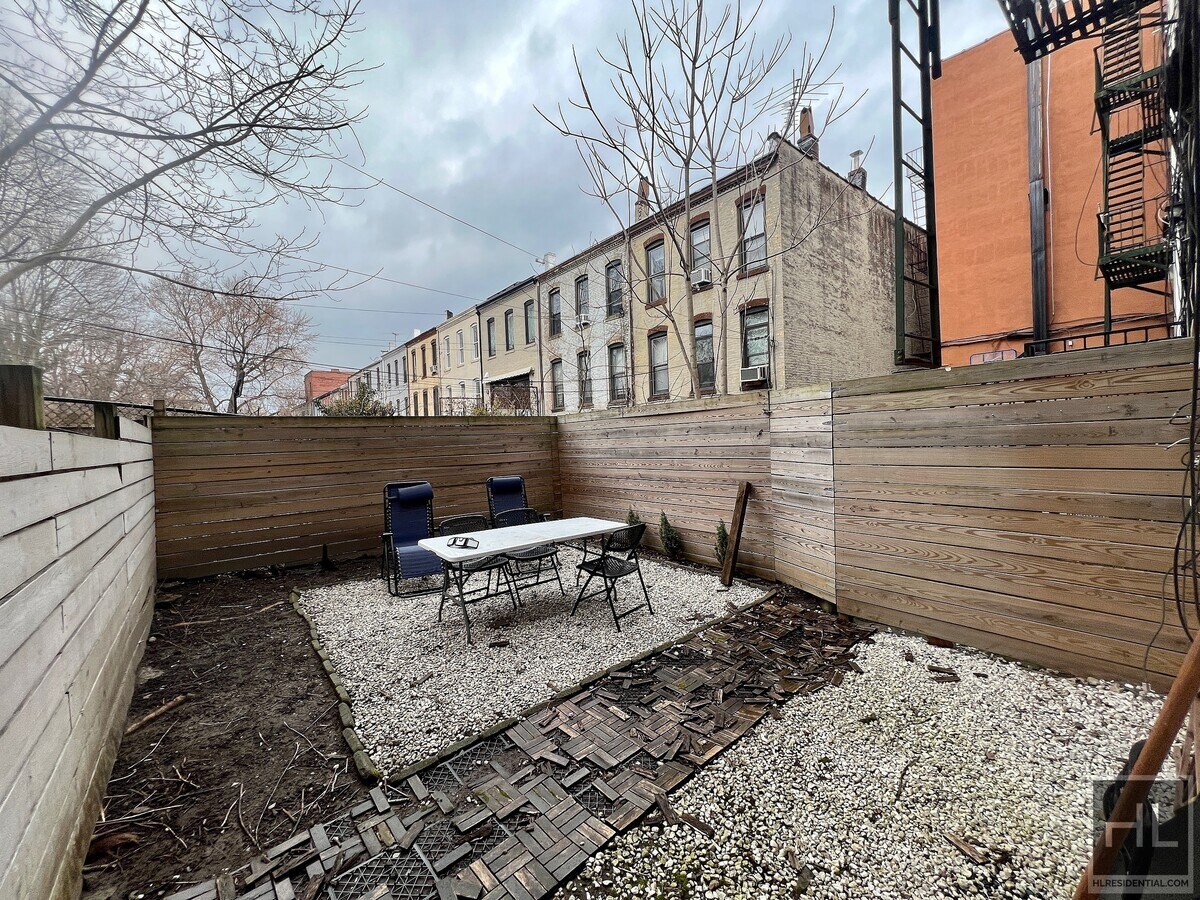 2BR w/ Private Garden In Renovated Rent St... - 2BR w/ Private Garden In Renovated Rent St... Apartment Unit 1A