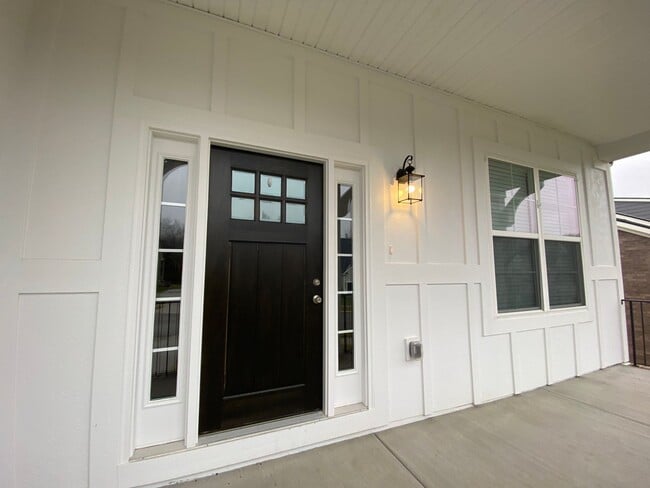 Photo - Amazing 4 Bedroom Home in Lebanon / 3.5 Bathrooms / 3 Car Garage /  Fenced in Backyard with Deck /