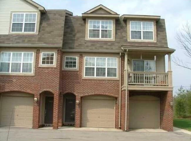 Building Photo - 2 bed 2.5 Bath