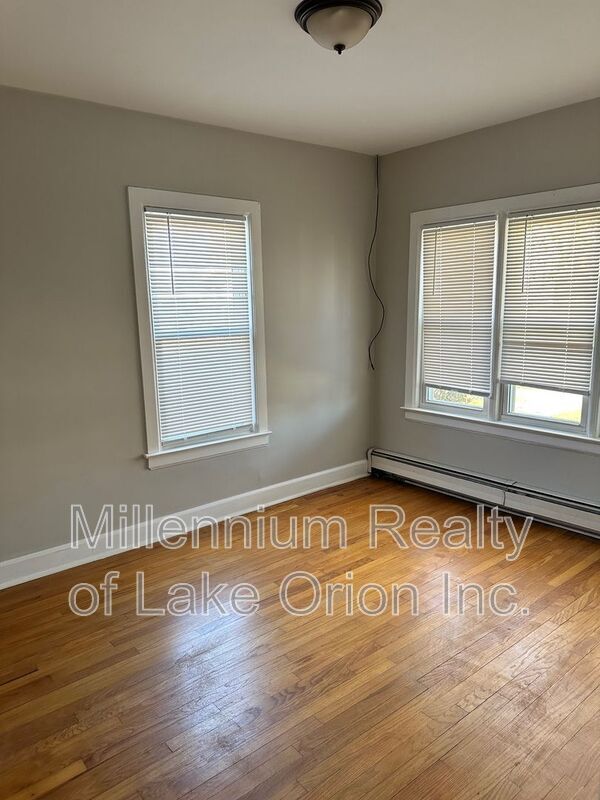 Photo - 3185 Buckingham Ave