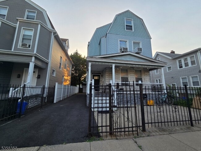 Building Photo - 25 Girard Ave Rental