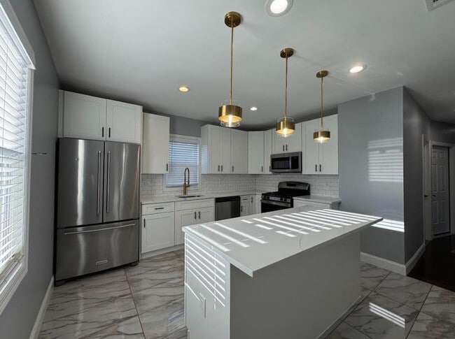 Photo - 243 Hamilton Pl Unit 2