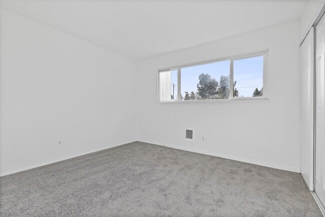 Photo - Raintree Apartments