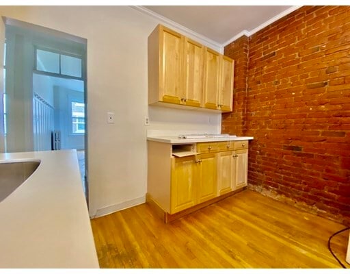 Building Photo - 6 Colliston Rd Unit 2