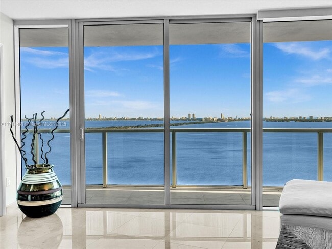 Building Photo - 665 NE 25th St Unit 2104