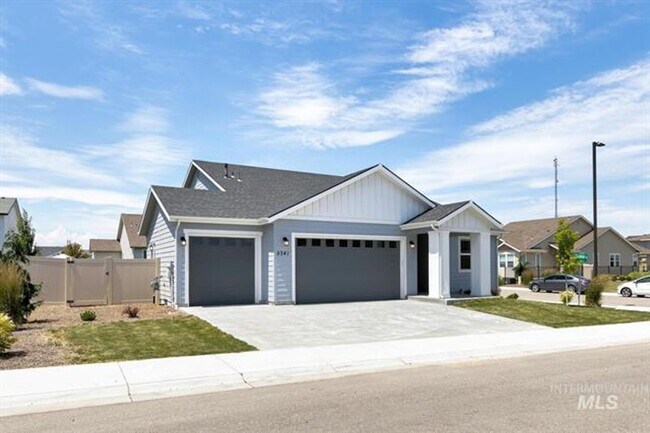 4-bedroom, 2-bath with 3 car garage - 4-bedroom, 2-bath with 3 car garage House