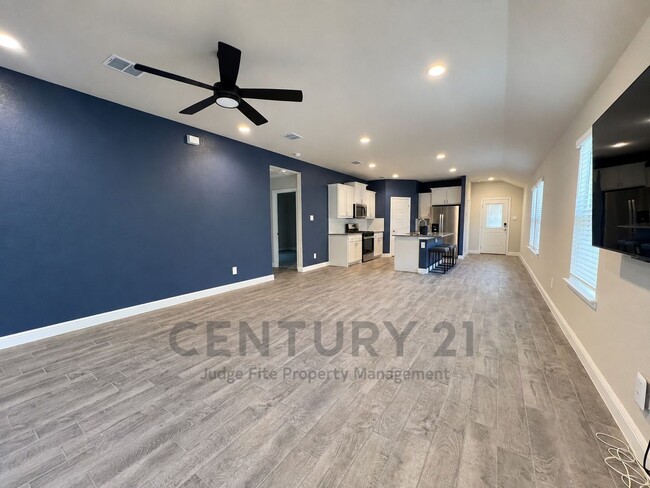 606 Capstone Cir