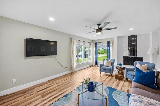 Photo - 2344 Woodcrest Dr