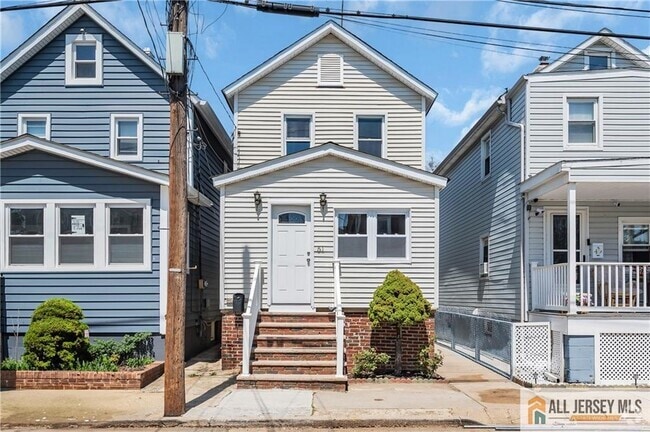 Building Photo - 51 Levinson Ave Rental
