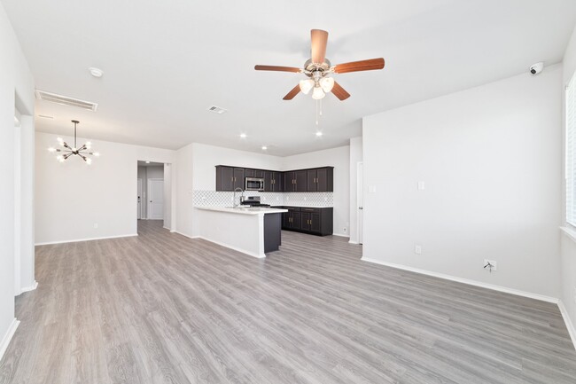 Building Photo - 6123 Yesenia St Rental