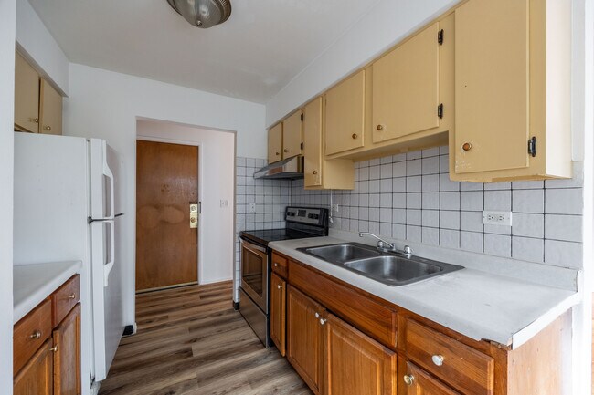 Photo - 6250 N Kenmore Ave Unit 305