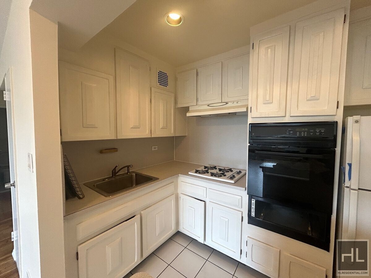 Photo - GRAND CENTRAL PARKWAY Unit 6H