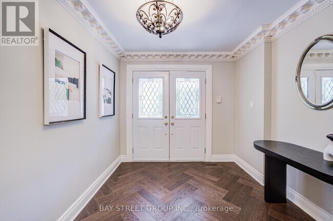 Photo - 363 Lakeshore Rd W