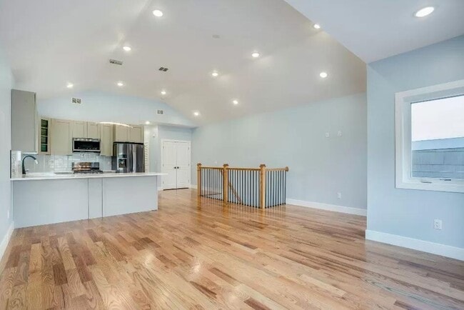 Photo - 251 Manhattan Ave Unit 2