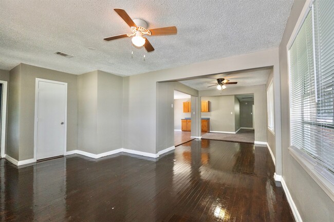 Photo - 2109 Jeridona St