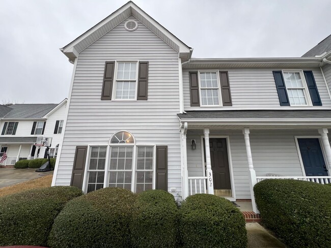 Charming 3BD, 2.5BA Apex Townhome with a F... - Charming 3BD, 2.5BA Apex Townhome with a F...