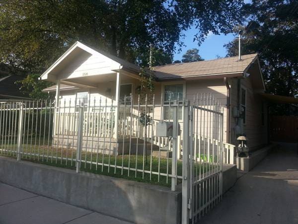 Building Photo - 2320 Santa Rosa St