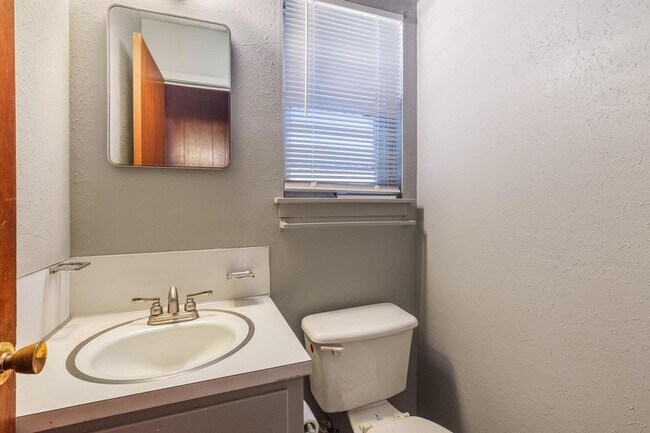 Photo - 8401 Tecumseh Dr