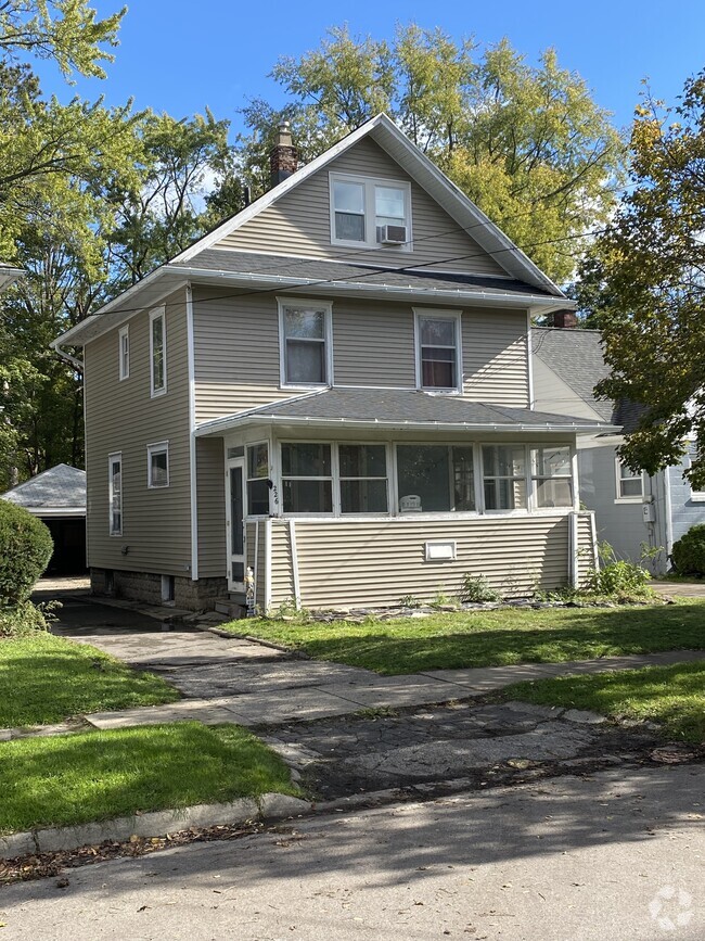 Building Photo - 226 N Clemens Ave Rental