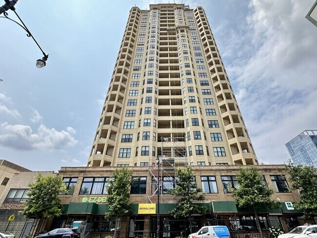 Building Photo - 1464 S Michigan Ave Rental