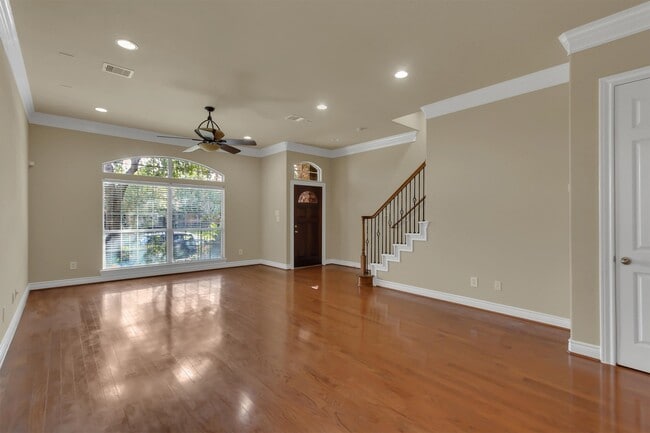 Photo - 9006 Lakes at 610 Dr