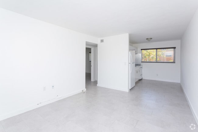 Photo - 3200 Mary St