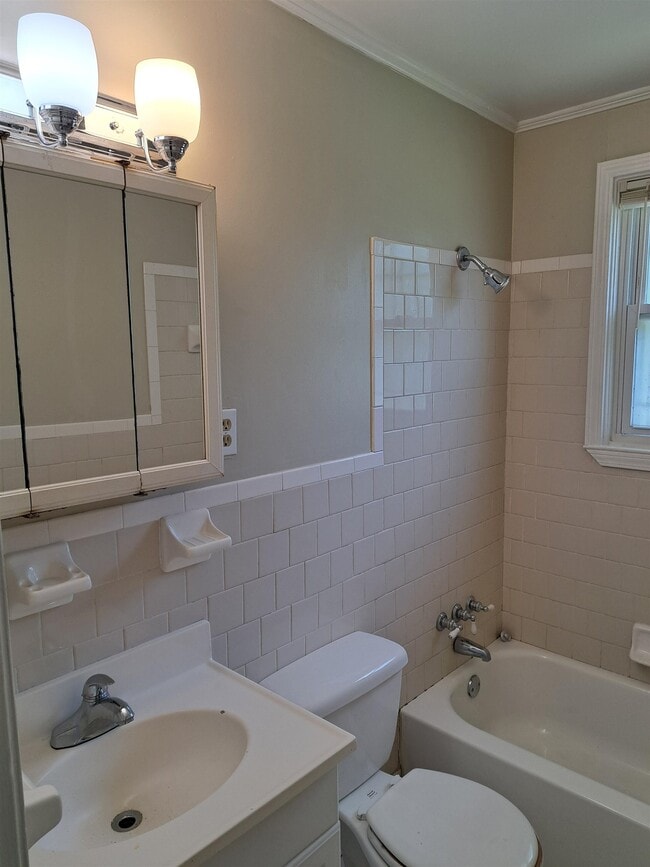 Photo - 1590 Latham St