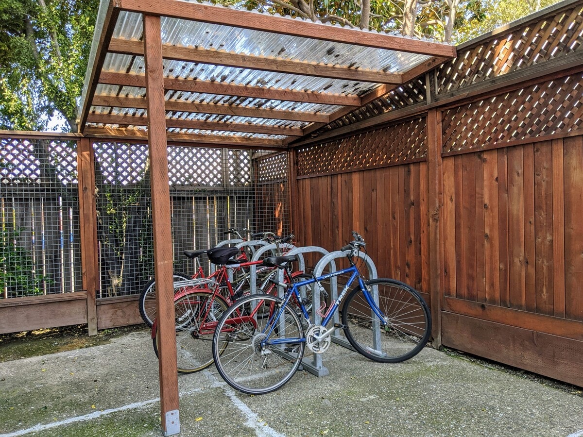 Photo - 2121 Blake St