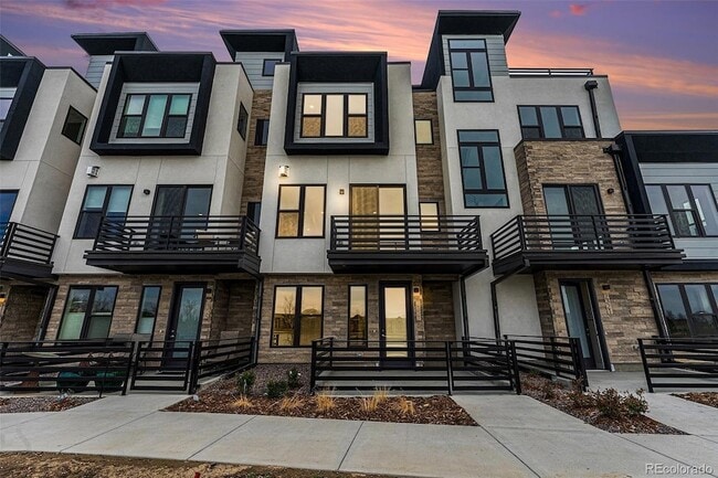Building Photo - 2323 Lakeshore Ln