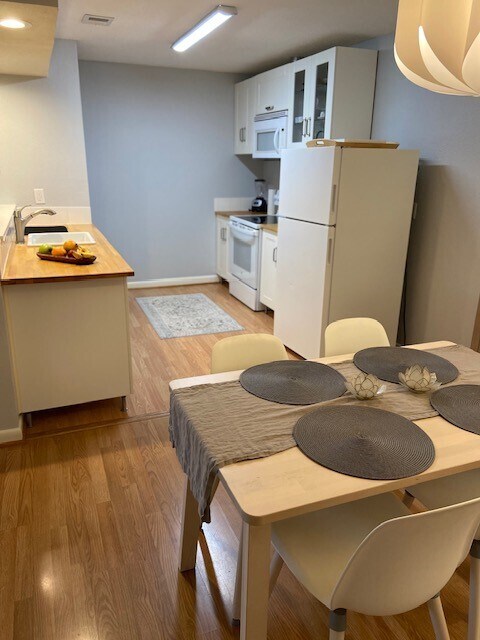 Photo - 8100 Cambridge St