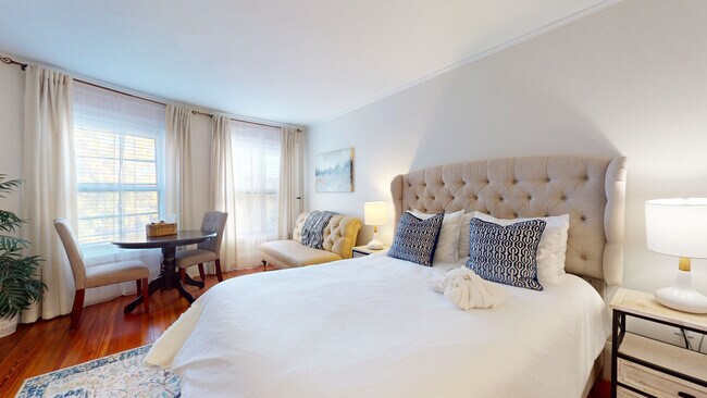 Photo - 1029 Beacon St Unidad 14