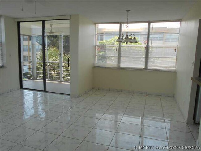 Photo - 2731 Taft St Unit 309