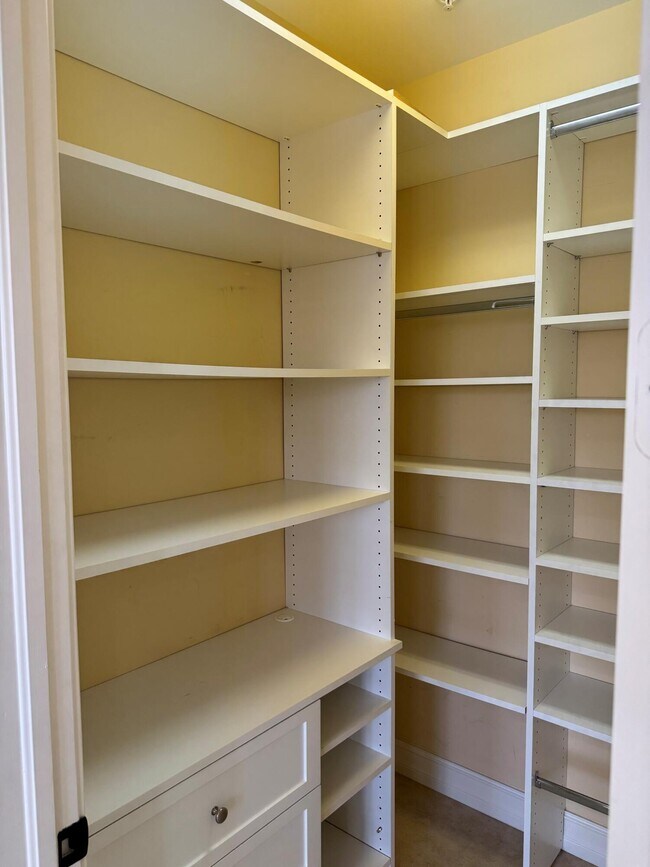 Photo - 304 W Mallory Cir