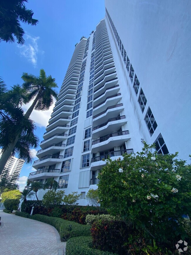 Building Photo - 3530 Mystic Pointe Dr Unit 1109 Rental