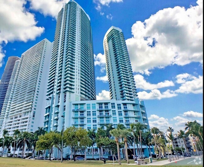 Building Photo - 1900 N Bayshore Dr Rental