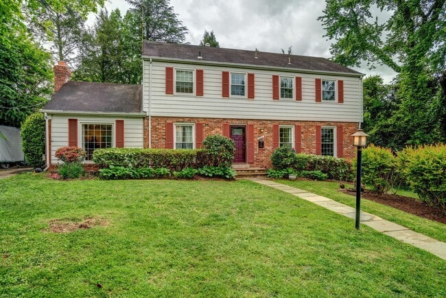 Building Photo - 7525 Cayuga Ave