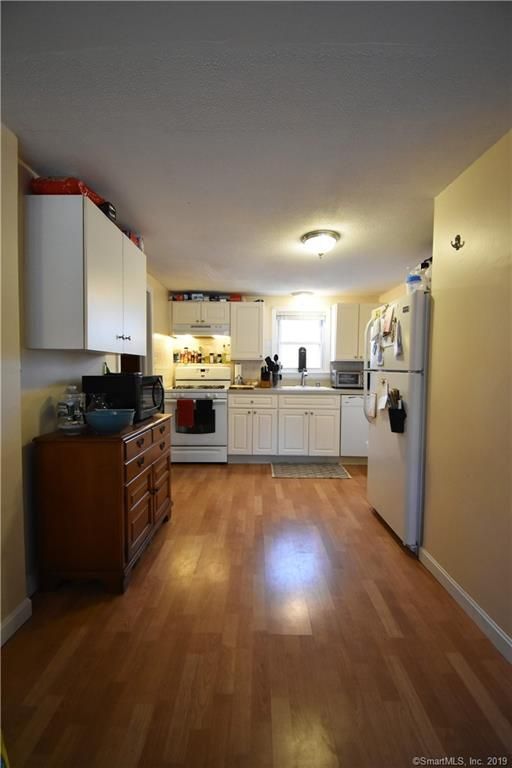 Kitchen - 382 Riverside Dr