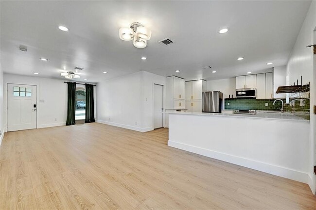 Photo - 2604 Berkett Dr