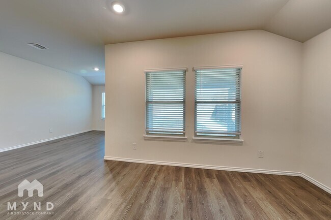 Photo - 3925 Aintree Ave
