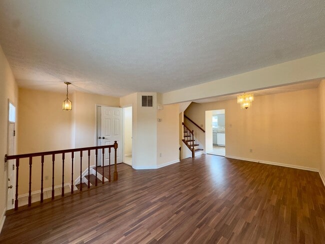 Photo - 1711 Winding Brook Way