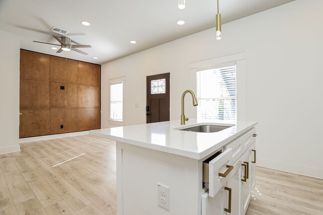 Photo - 120 E Magnolia Ave Unit 102