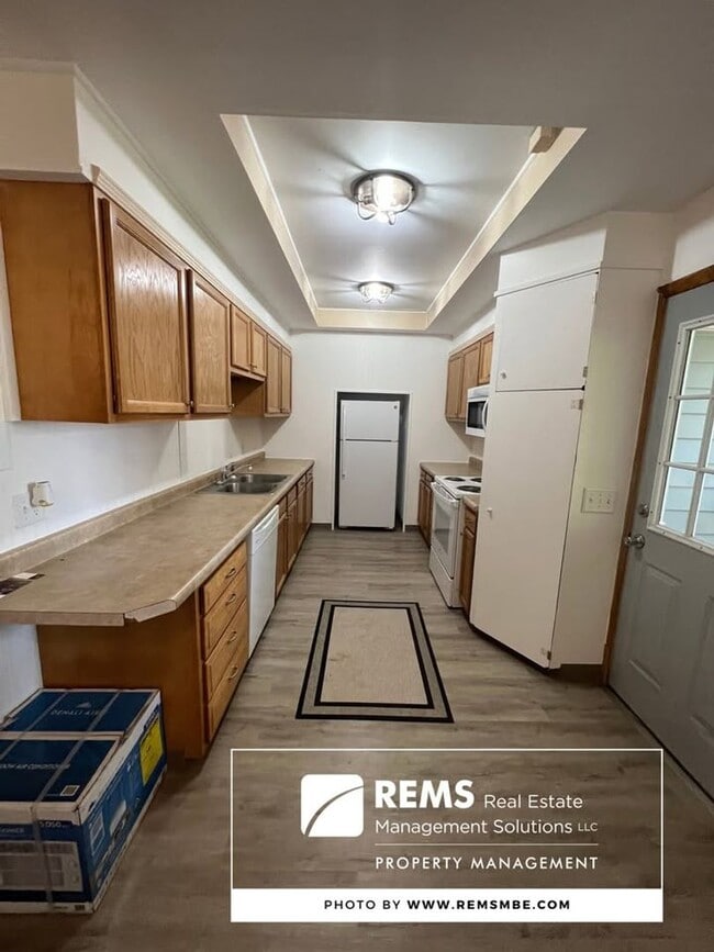 Building Photo - 114 6th Ave Unit 3- Lower