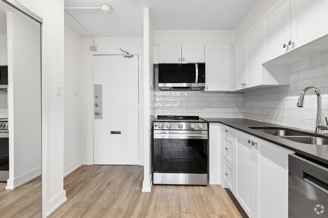 1BR, 1BA - 526SF - Kitchen