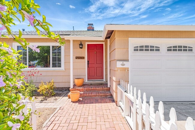 Freshly Renovated Single-Family Home for Rent - Freshly Renovated Single-Family Home for Rent