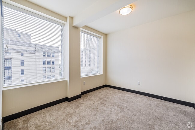 1BR, 1BA - 539SF - Bedroom